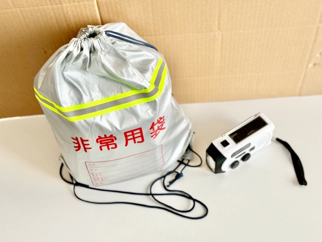 非常用袋とラジオ