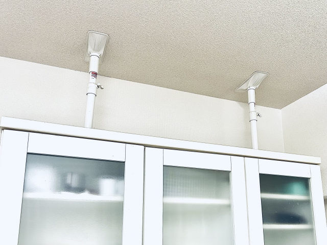 転倒防止　突っ張り棒